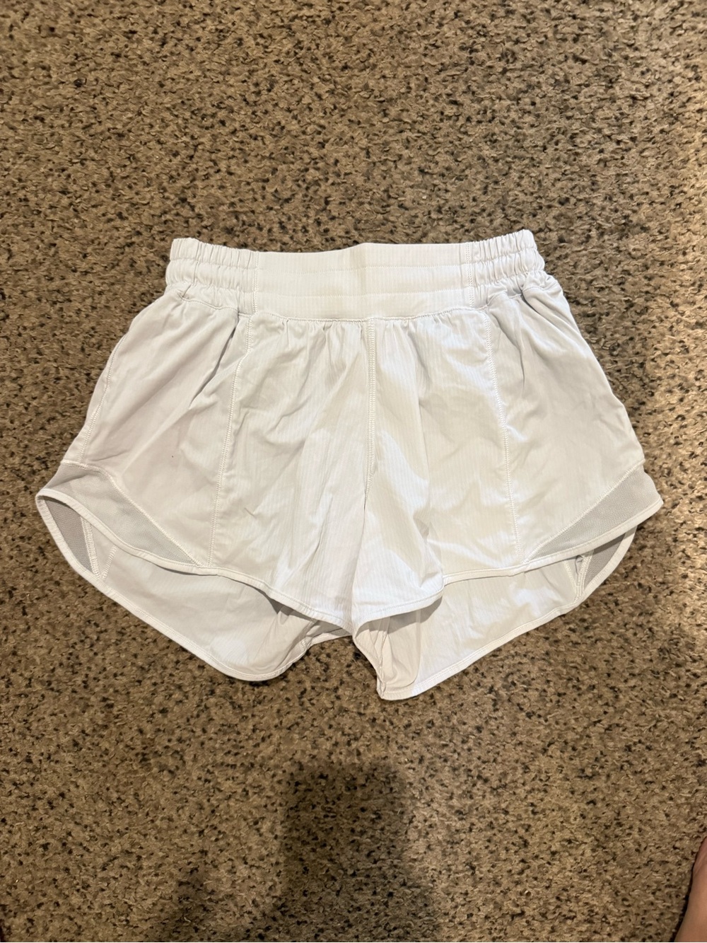 Lululemon Hotty Hot LR 2.5” shorts